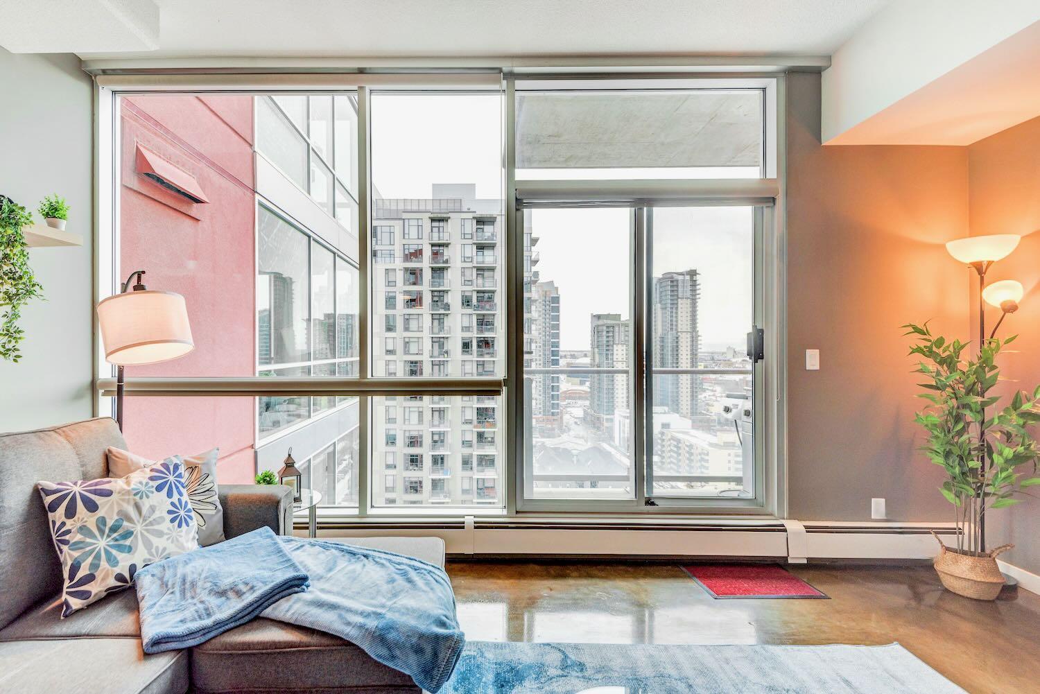 Modern 2Br Condo - King Bed - Downtown City Views YYC Kültér fotó