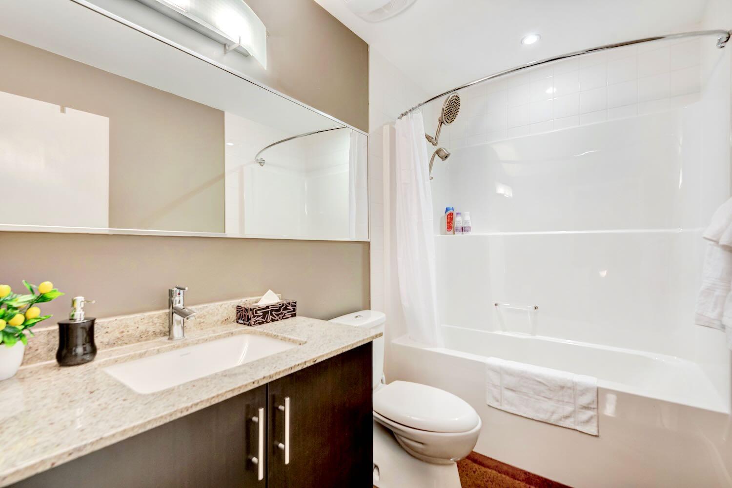 Modern 2Br Condo - King Bed - Downtown City Views YYC Kültér fotó